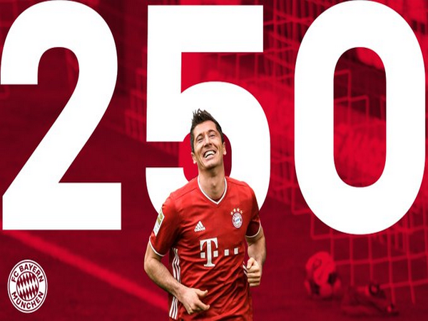 Lewandowski Becomes Third Player To Score 250 Goals In Bundesliga