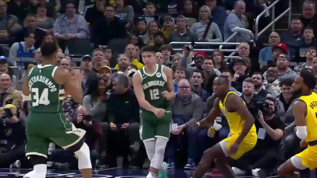 Giannis Antetokounmpo with a dunk vs the Indiana Pacers