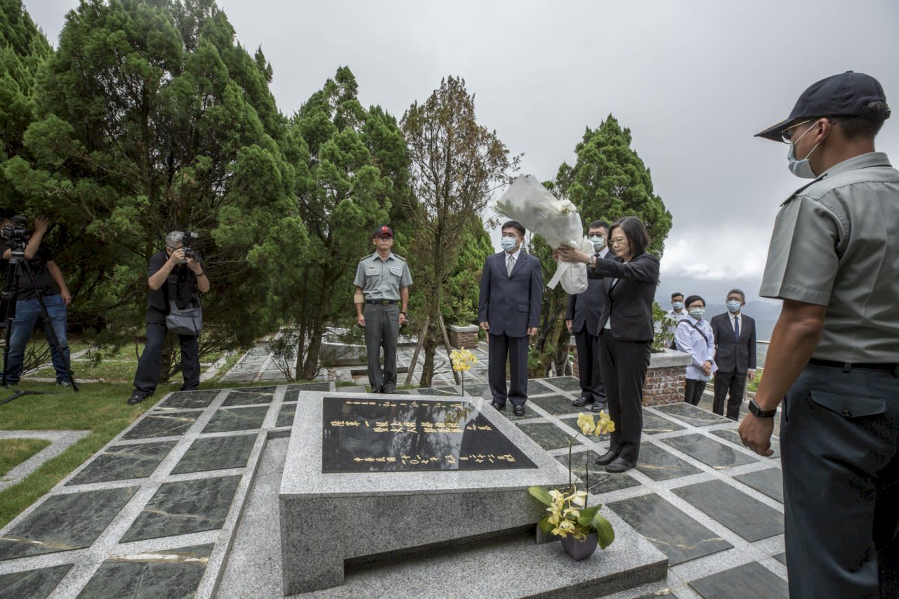 感念郝柏村為國付出 蔡總統頒褒揚令 - Yahoo奇摩新聞