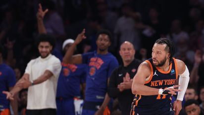 Yahoo Sports - Jalen Brunson briefly went down with a foot injury in the first half on Wednesday night, and then returned to power the Knicks to a 2-0 series