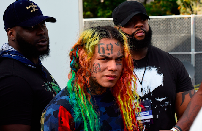 6ix9ine Enlists Floyd Mayweather S Former Bodyguards For Extra Protection
