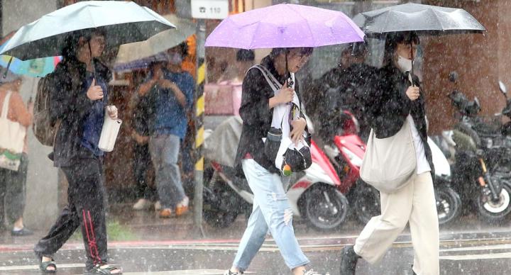 注意雷擊！雙北等17縣市防大雨