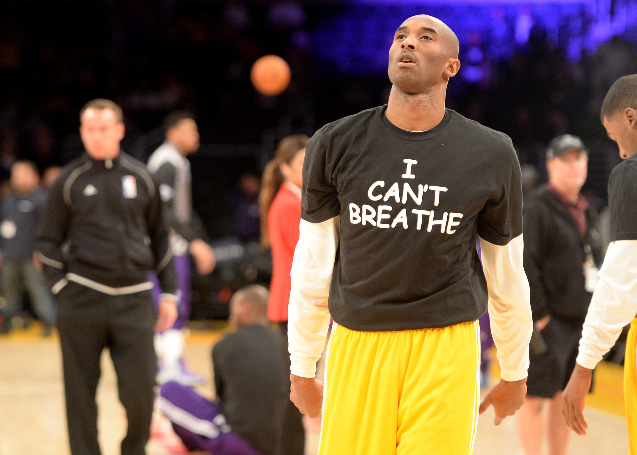 Nearly All Lakers Wear I Can T Breathe Shirts For Warmups Vs Kings