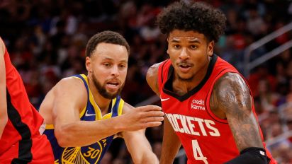 Getty Images - HOUSTON, TEXAS - OCTOBER 29: Jalen Green #4 of the Houston Rockets drives to the basket while defended by Stephen Curry #30 of the Golden State Warriors in the first half at Toyota Center on October 29, 2023 in Houston, Texas.  NOTE TO USER: User expressly acknowledges and agrees that, by downloading and or using this photograph, User is consenting to the terms and conditions of the Getty Images License Agreement. (Photo by Tim Warner/Getty Images)