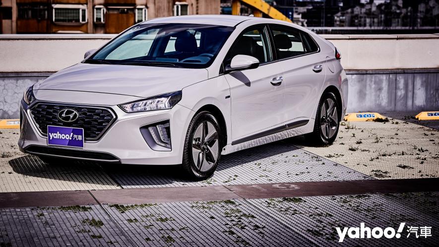 竟是富有玩味樂趣的超經濟都會通勤車！2021 Hyundai Ioniq Hybrid試駕體驗！ - 1