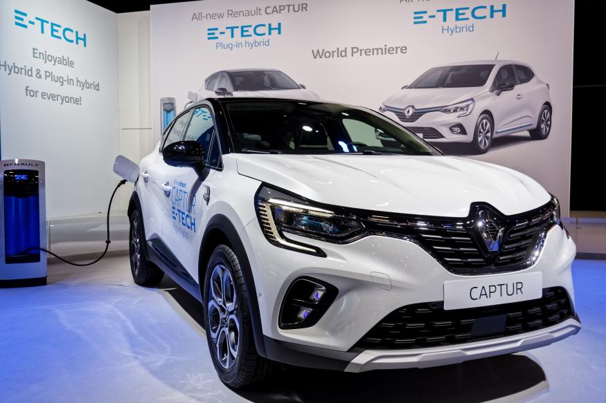 At Brussels Cars Show 2020 the brand Renault exhibits its model Renault Captur E-TECH Hybrid on January 09, 2020, in Brussels, Belgium.  (Photo by Daniel Pier/NurPhoto via Getty Images)