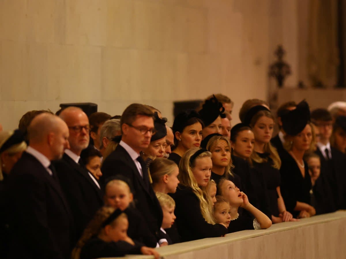 Les arrière-petits-enfants de la reine Elizabeth II font une apparition pour une veillée au Westminster Hall