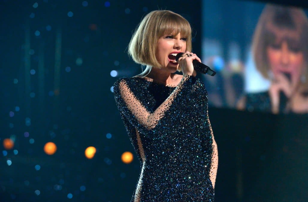 Taylor Swift says she really needs a drink at the GRAMMYs -- See the ...
