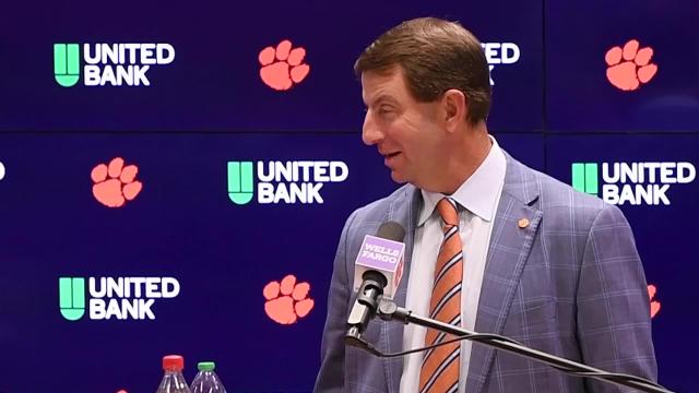 Clemson football linebacker Jeremiah Trotter Jr taking charge