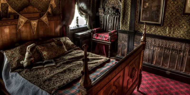 Ruin Your Own Life By Renting These Haunted Airbnb Homes