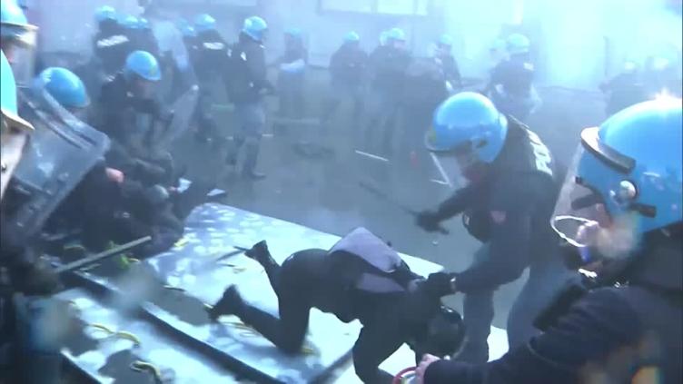 Police clash with pro-Palestinian protesters in Italy