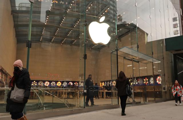 NEW YORK, NY - JANUARY 10: People walk along Broadway in front of the Apple retail store on January 10, 2023, in New York City.  (Photo by Gary Hershorn/Getty Images)