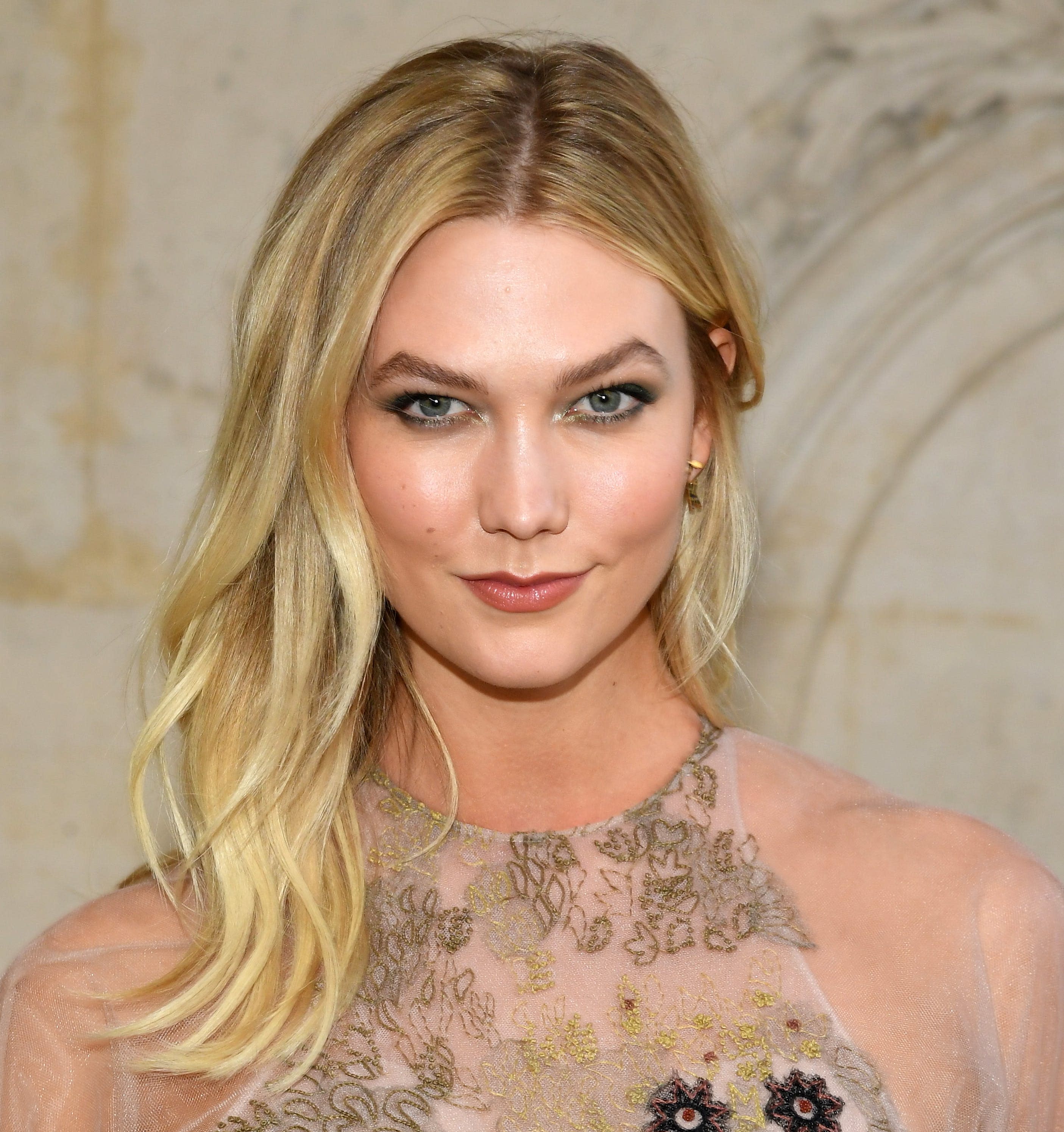 Karlie Kloss Chops 7 Inches to Debut Her New Spring Hairstyle