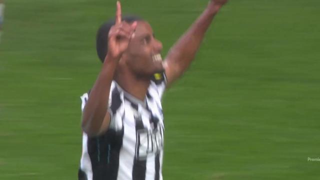 Isak gives Newcastle 4-0 lead v. Burnley