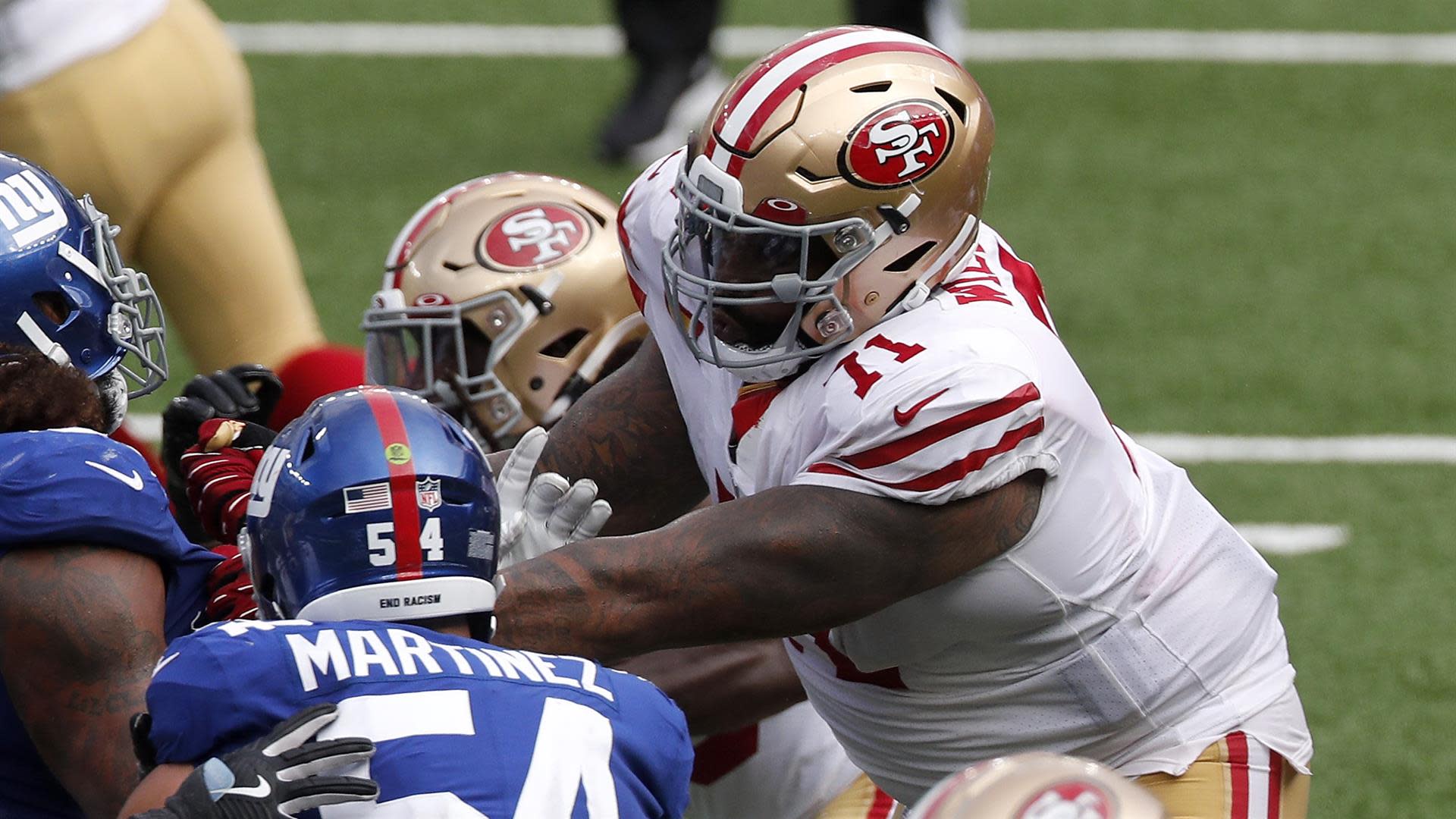 49ers' Trent Williams appears to throw punch on Giants defensive