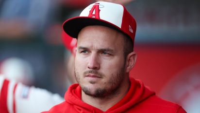 Mike Trout leaves rehab game with knee soreness 2 innings into attempted comeback from meniscus tear