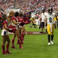 Steelers QB Kenny Pickett leaves loss against Texans after injuring knee –  KLBK, KAMC