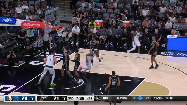 Dwight Powell with an alley oop vs the San Antonio Spurs