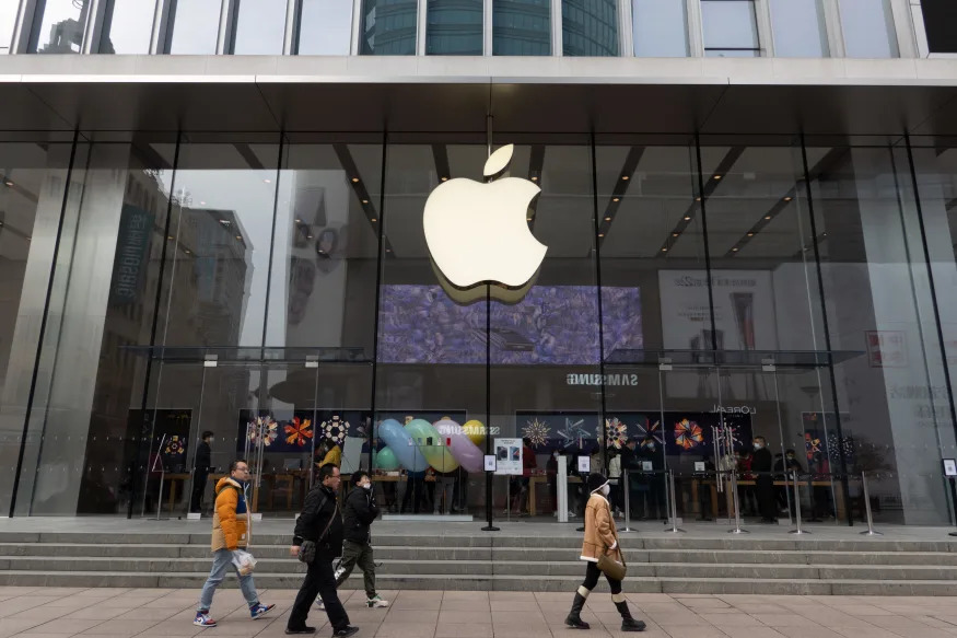SHANGHAI, CHINA - DECEMBER 1, 2022 - Pedestrians walk past the Apple official retail store on Nanjing Road Pedestrian street in Shanghai, China, December 1, 2022. Apple's monthly market share in China reached 25%, the highest in the company's history. (Photo credit should read CFOTO/Future Publishing via Getty Images)