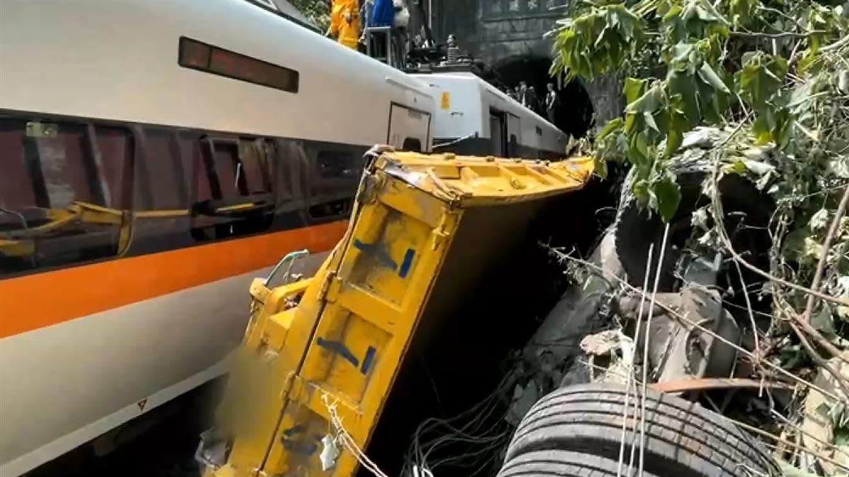 台鐵半世紀最慘事故50死工程車遭起底 超離譜改裝