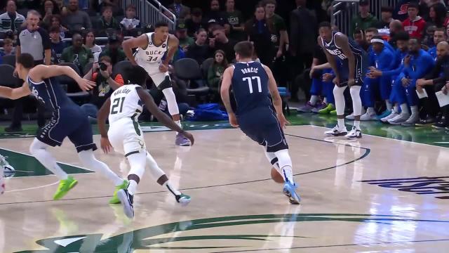 Dwight Powell with an alley oop vs the Milwaukee Bucks