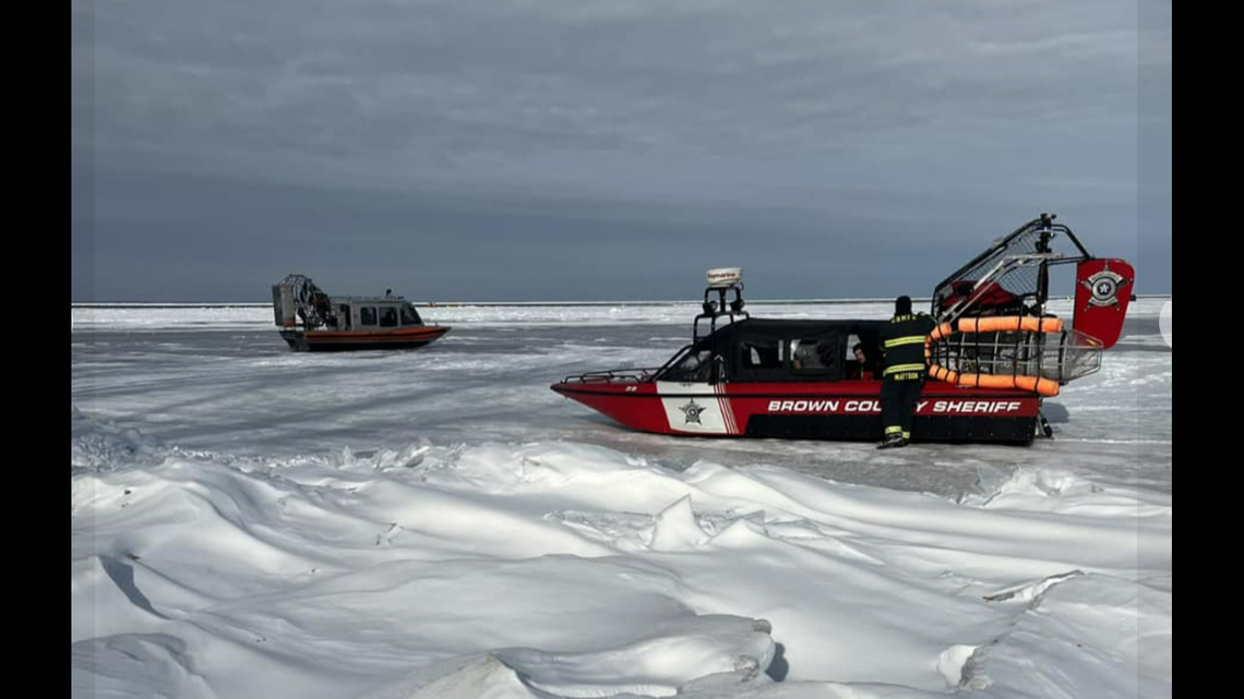 27 people trapped on huge chunk of ice that broke away from shore, Wisconsin cops say