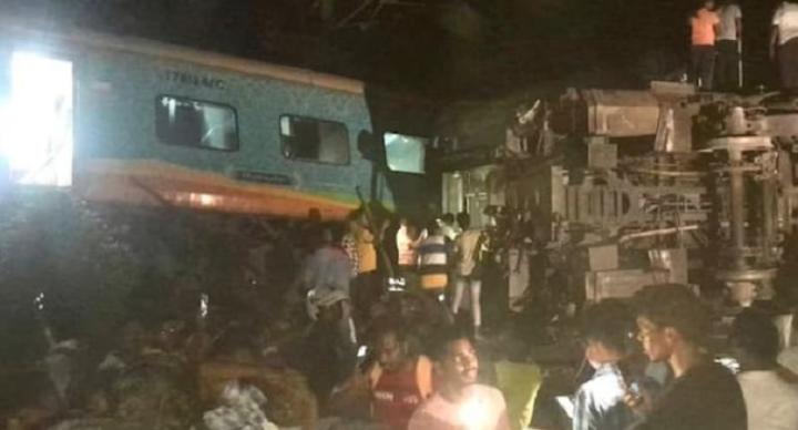 印度火車相撞 已207死900傷
