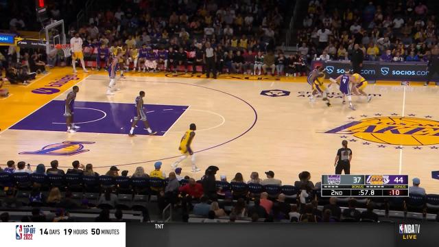 De'Aaron Fox with a dunk vs the Los Angeles Lakers