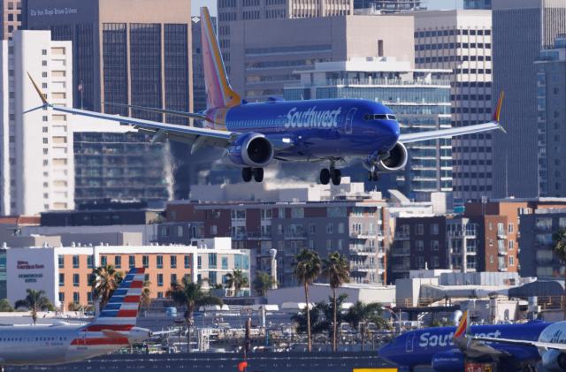 A Southwest passenger flight approaches to land at San Diego International Airport in San Diego, California, U.S.,  February 3, 2023. REUTERS/Mike Blake