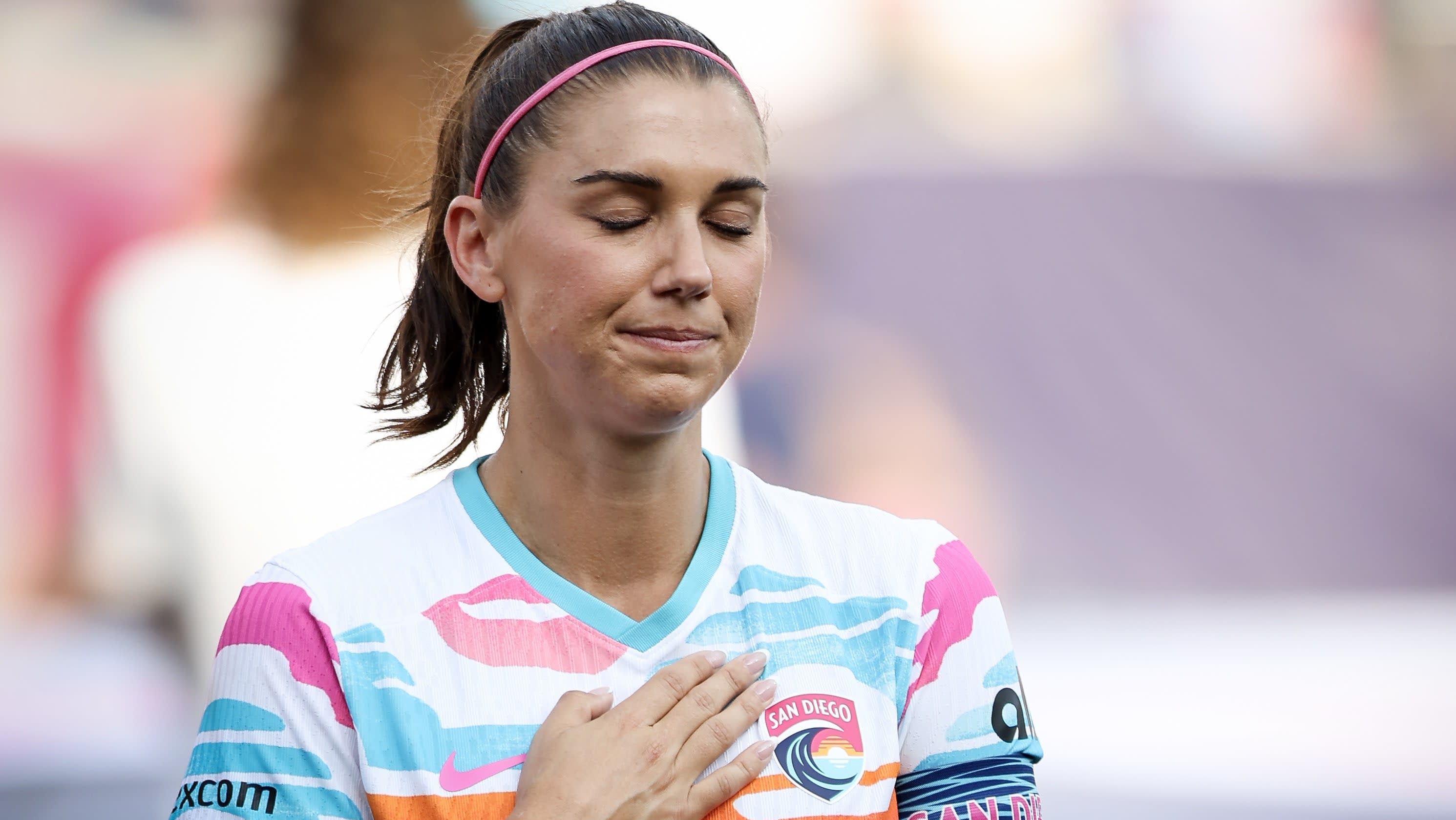 Emotions run high as Alex Morgan plays her last pro soccer game