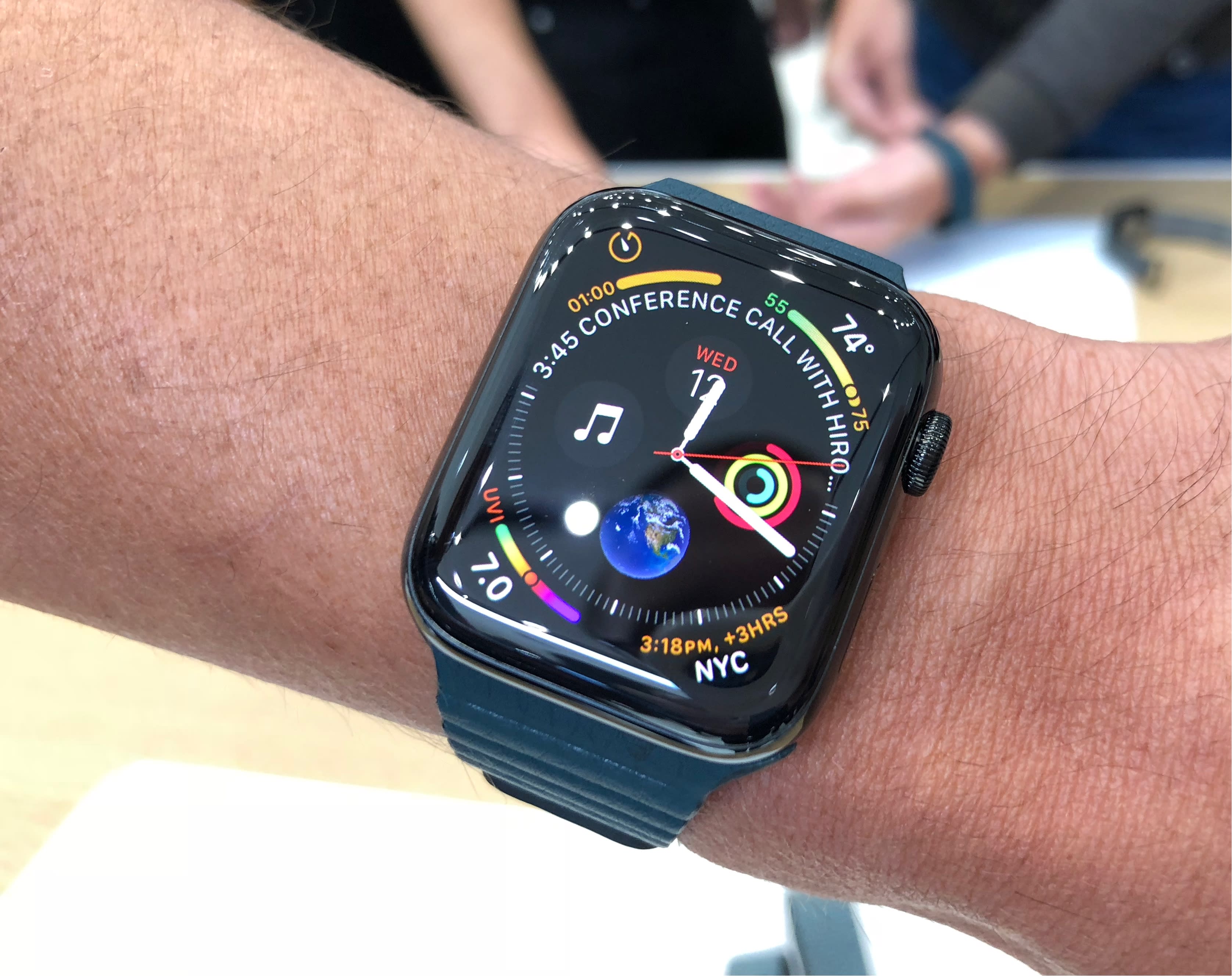 Apple Watch Series 4 handson [Video]