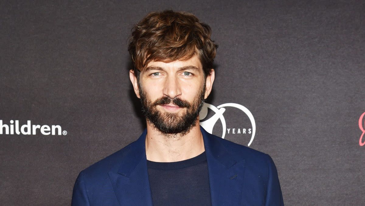 Michiel Huisman To Star In Kaley Cuoco's HBO Max Series ...