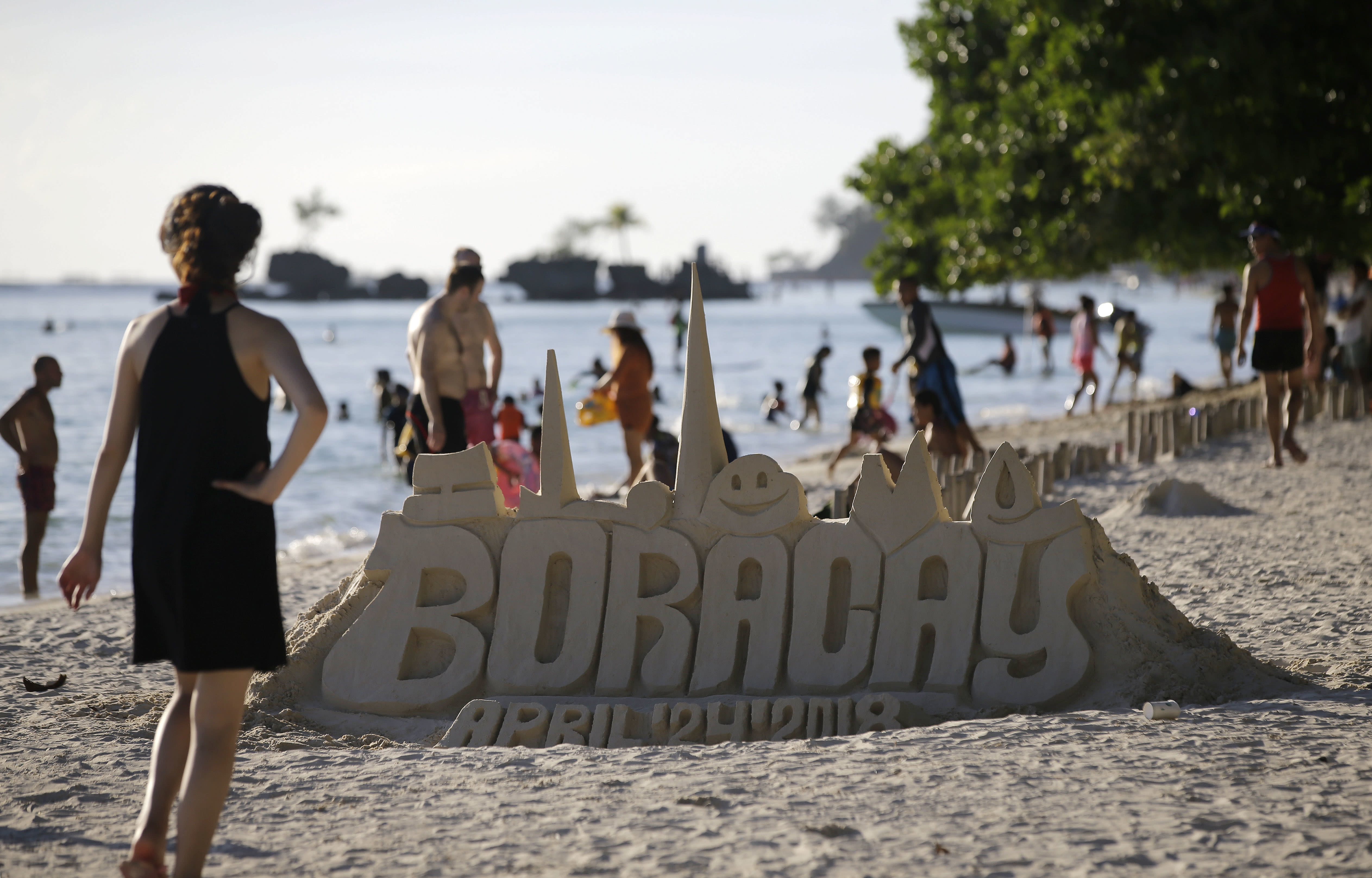 2 Foreigners Arrested In Boracay For Having Sex On Beach 