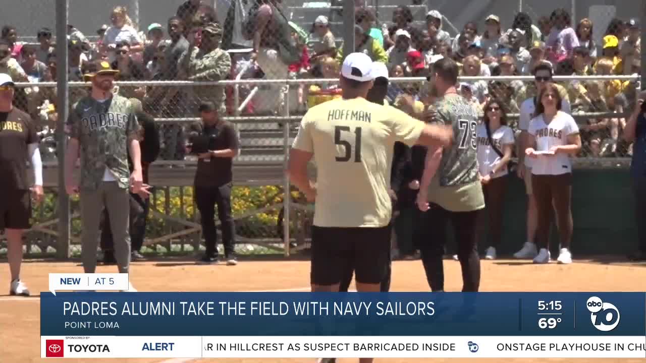 DVIDS - Images - U.S. Navy All-Stars Vs. San Diego Padres Alumni Softball  Team [Image 2 of 8]