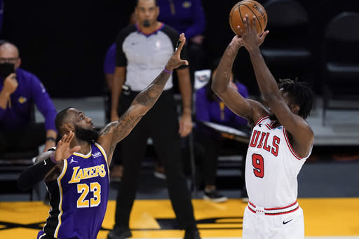 LeBron gets 28, Lakers hold Bulls 117-115 without Davis