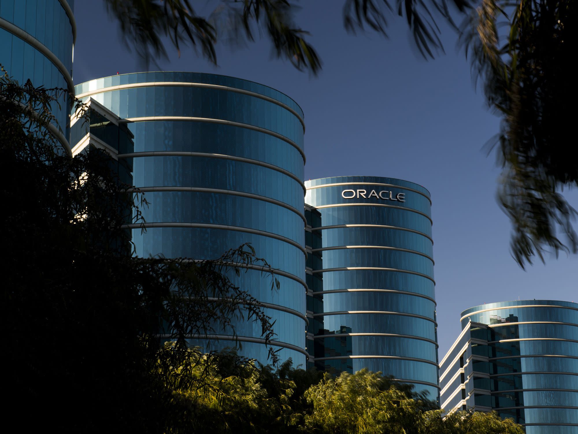 Oracle shares drop in disappointing revenue growth pace