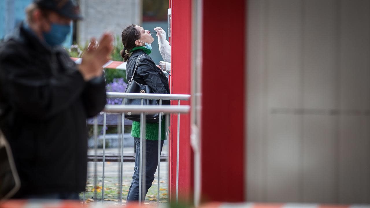 Proti zákonu o očkovaní na Slovensku protestujú stovky ľudí