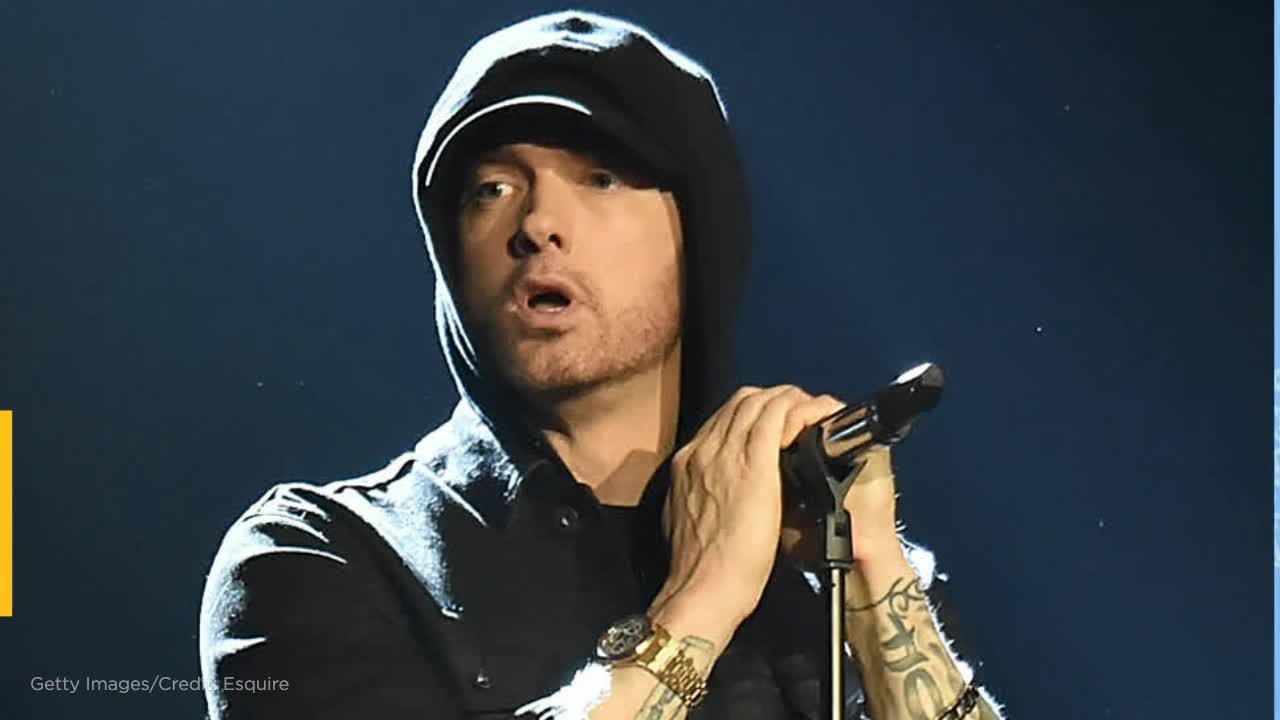 Eminem dogg shake. Эминем лучший рэпер в мире. Часы Эминема Rolex. MGK рэпер в молодости.