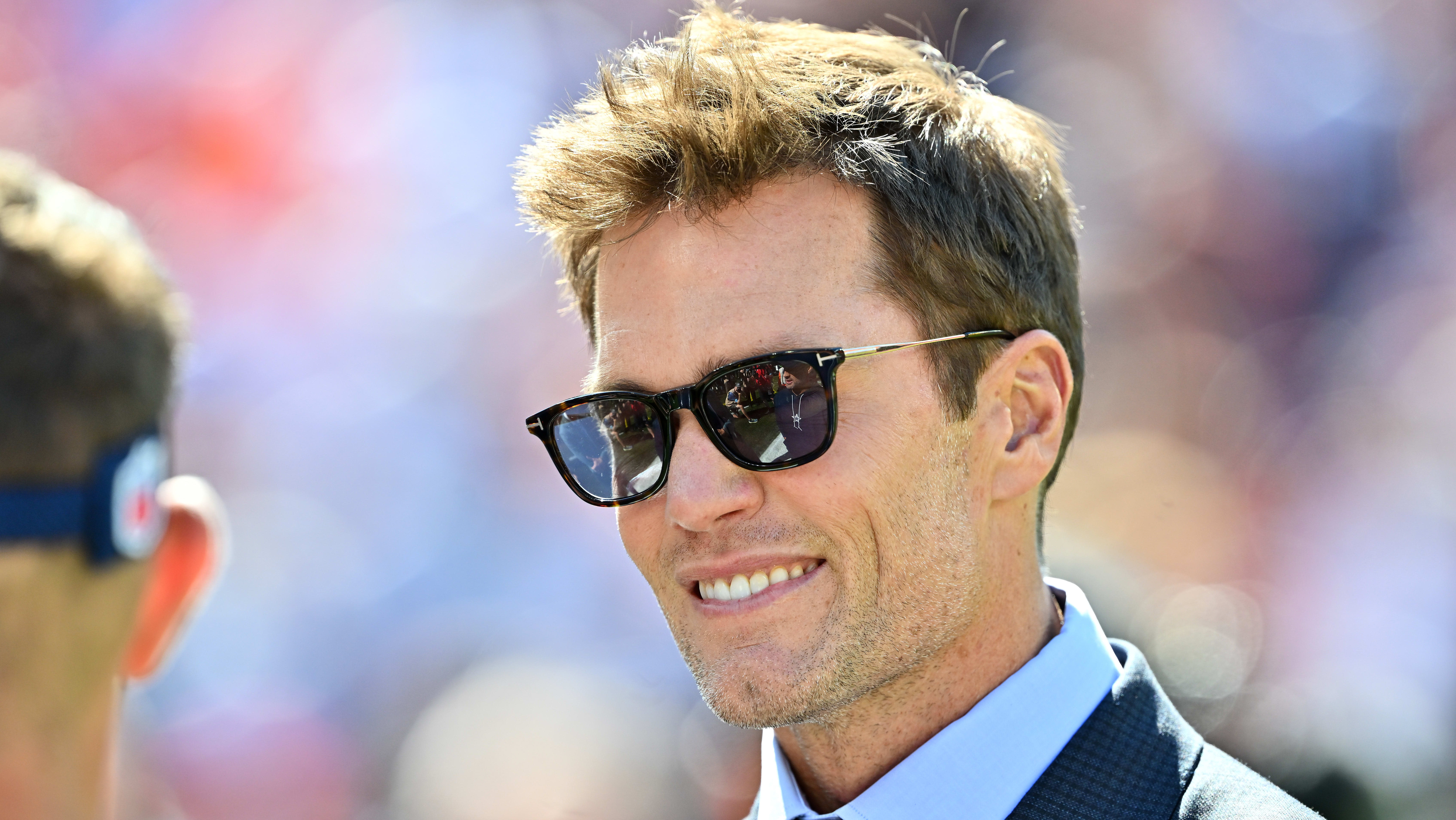 Tom Brady sounds like a rookie broadcaster in debut for Fox