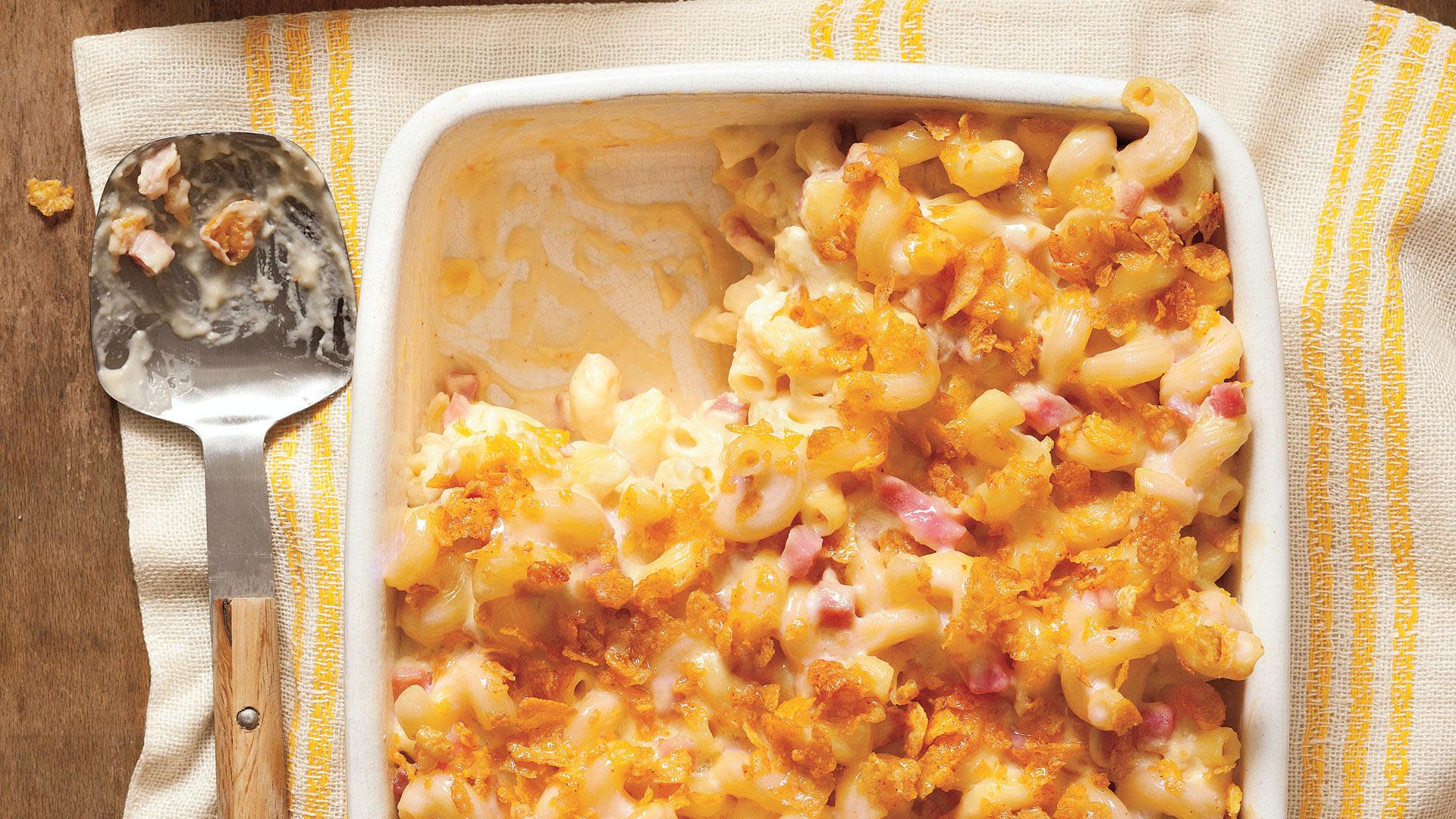 Every member of your family will be satisfied when you serve mac and cheese for dinner. 
