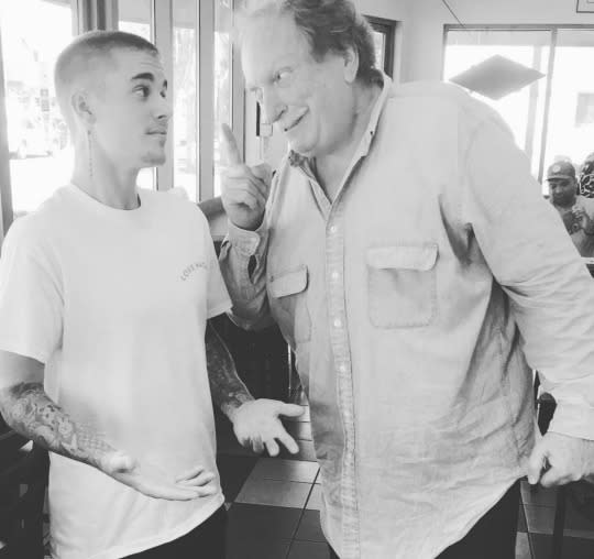 Justin Bieber Poses With Registered Sex Offender Jeffrey Jones