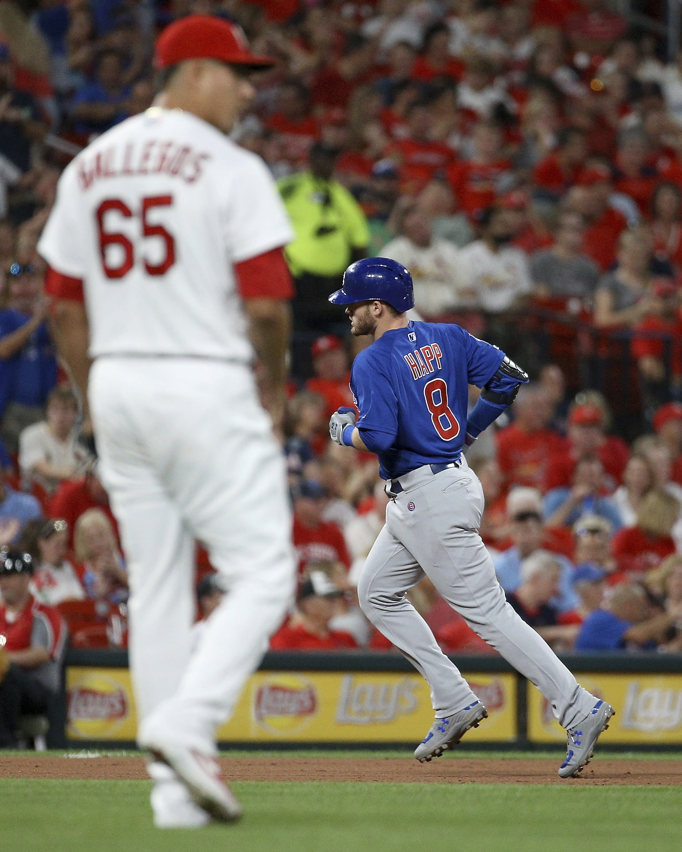 Cardinals lose 8-2 to Cubs, magic number down to 2