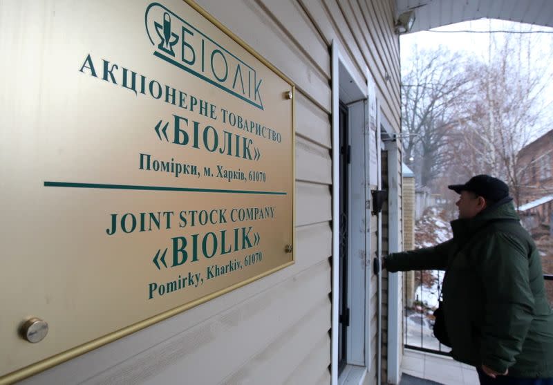 Ukrainian firm applies to make Russia’s COVID-19 vaccine, causing political dilemma