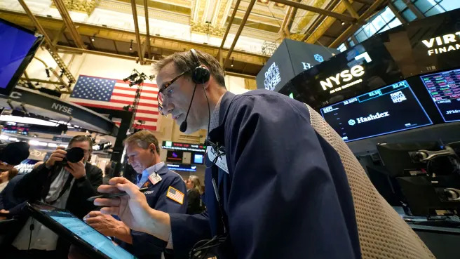 Stocks gain as focus turns to Fed, yen rebounds