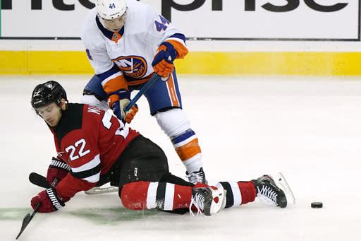 Ty Smith extends points streak to 5, Devils beat Islanders