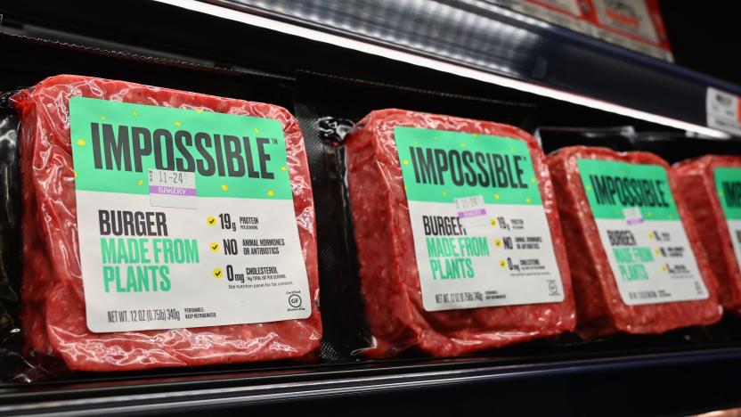 "Impossible Foods" burgers made from plant-based substitutes for meat products sit on a shelf for sale on November 15, 2019 in New York City. - Vegetarian alternatives to burgers and sausages, revived by start-ups like Beyond Meat and Impossible Burger, are enjoying a certain enthusiasm that meat giants also want to enjoy. Since this summer, the world leader in the JBS sector has been marketing a soy burger in Brazil that includes beetroot, garlic and onions, with a look similar to a rare minced steak. In the US, the largest meat producer Tyson Foods launched a new line of products in June based on plants or mixing meat and vegetables. Its competitors Hormel Foods, Perdue Farms or Smithfield, have similar initiatives. (Photo by Angela Weiss / AFP) (Photo by ANGELA WEISS/AFP via Getty Images)