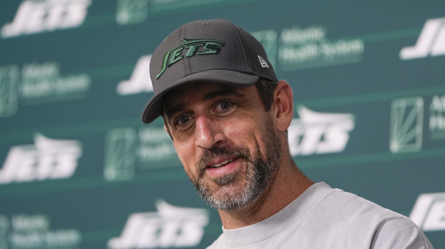 Yahoo Sports - With offseason political distractions behind him, the 40-year-old QB arrived at OTAs this week looking healthy and keeping his focus on