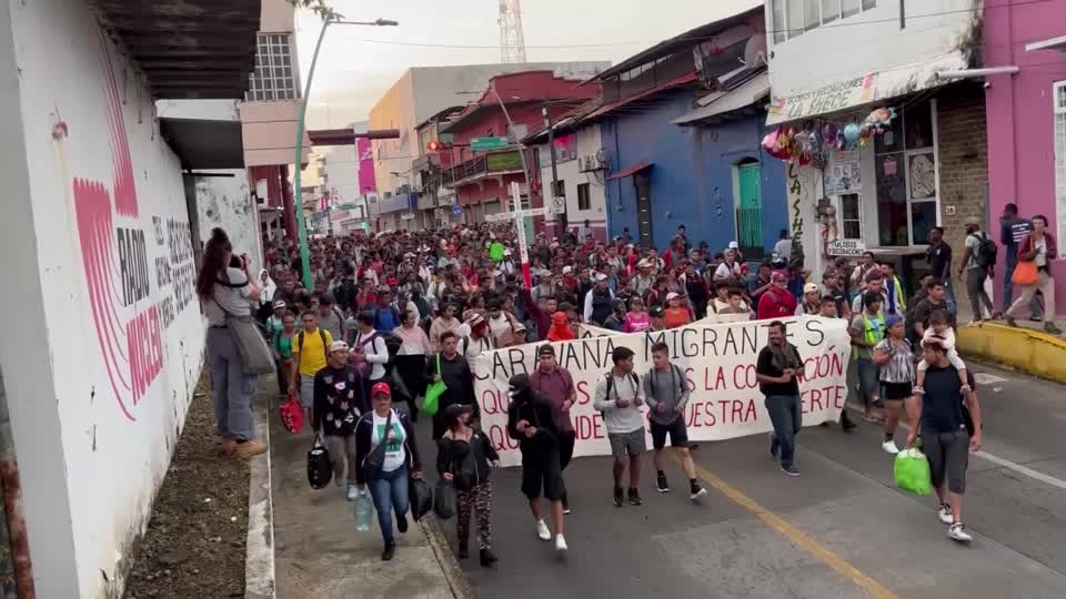 Migrant caravan leaves southern Mexico for the US