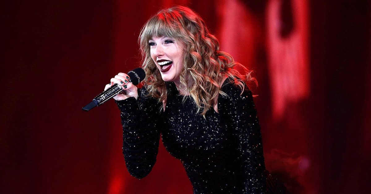 Taylor Swift signs new record deal with Universal Music Group