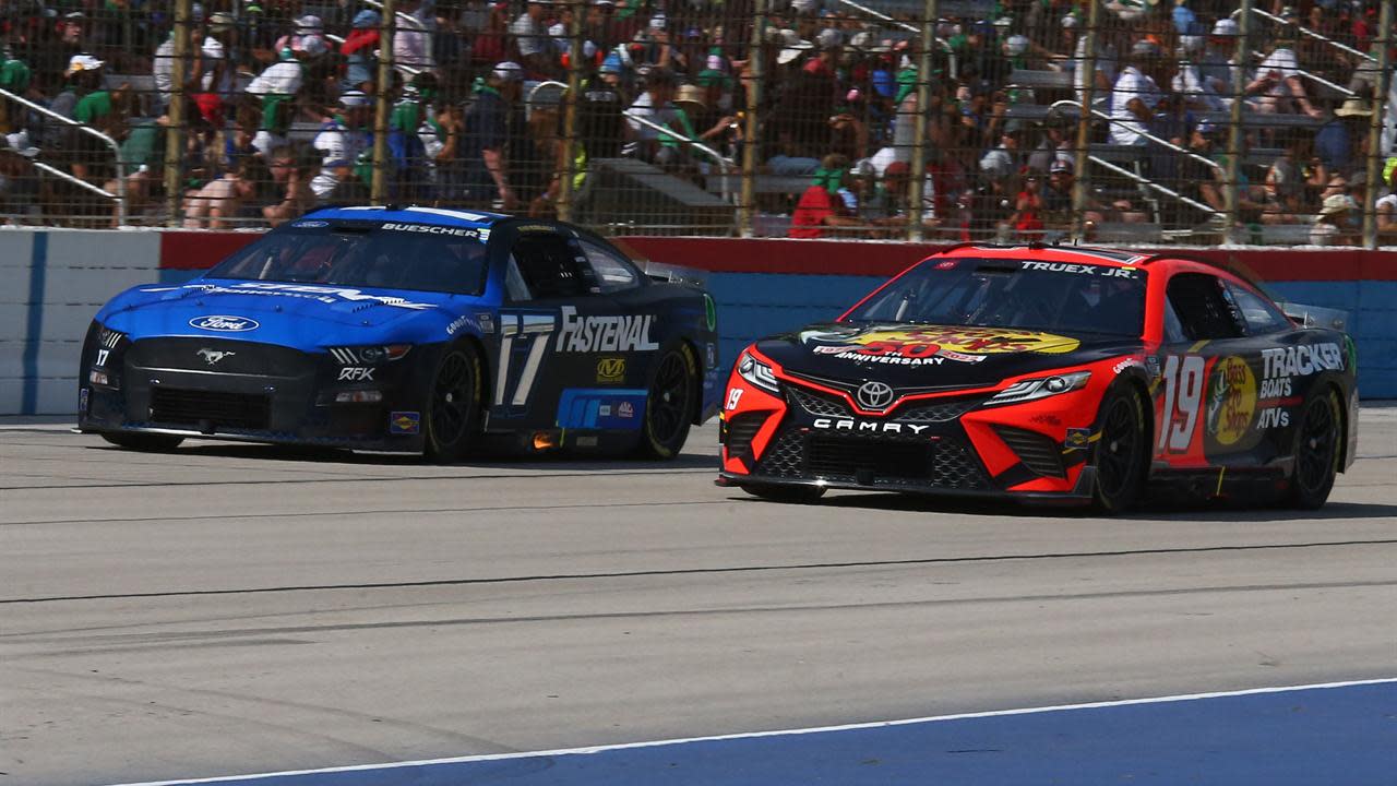 NASCAR betting, odds: Kyle Larson and Denny Hamlin are the Kansas favorites